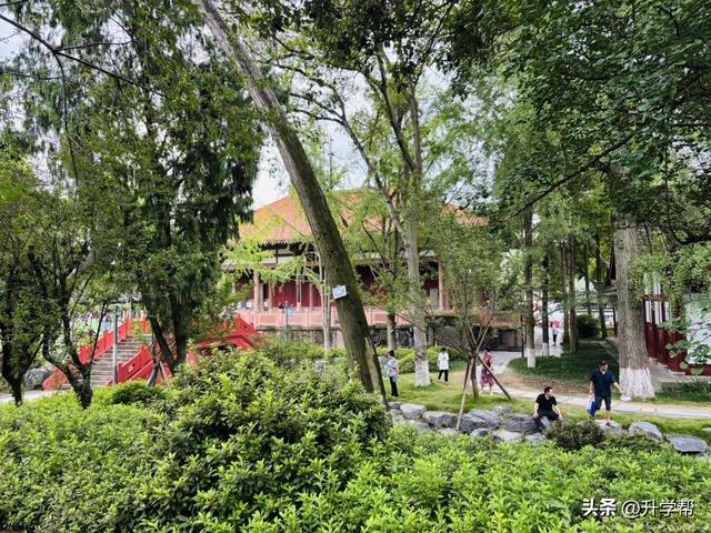 成都一座千年古典园林，地铁6号线直达，为“蜀中第一祠”