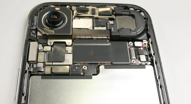 iPhone Air 拆解，极致轻薄的Air，维修分可以拿7分。