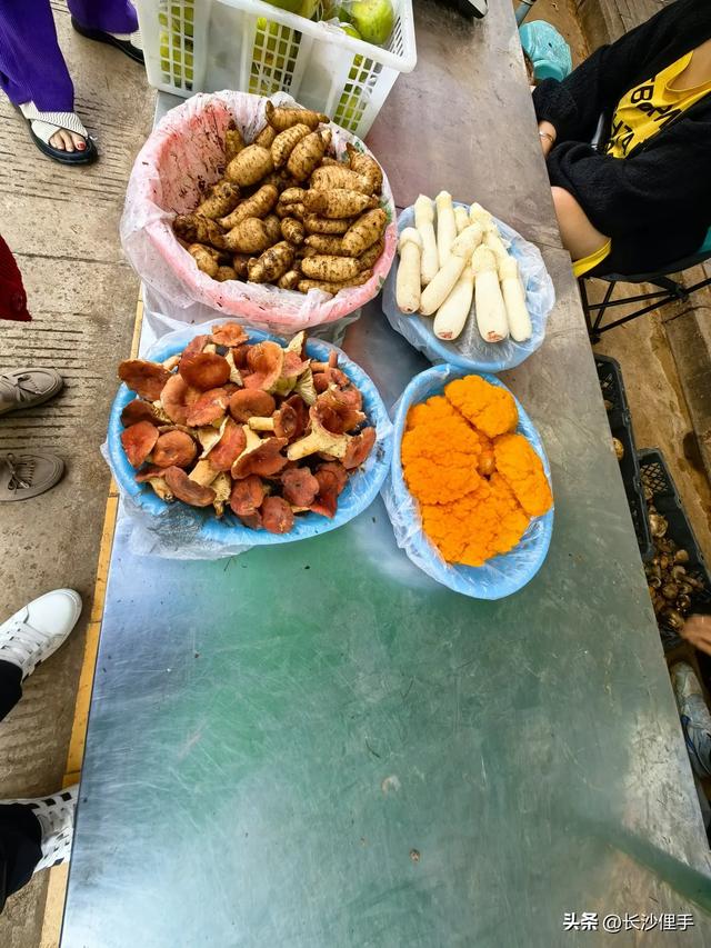 柴米油盐调味诗与远方，抚仙湖那一抹红