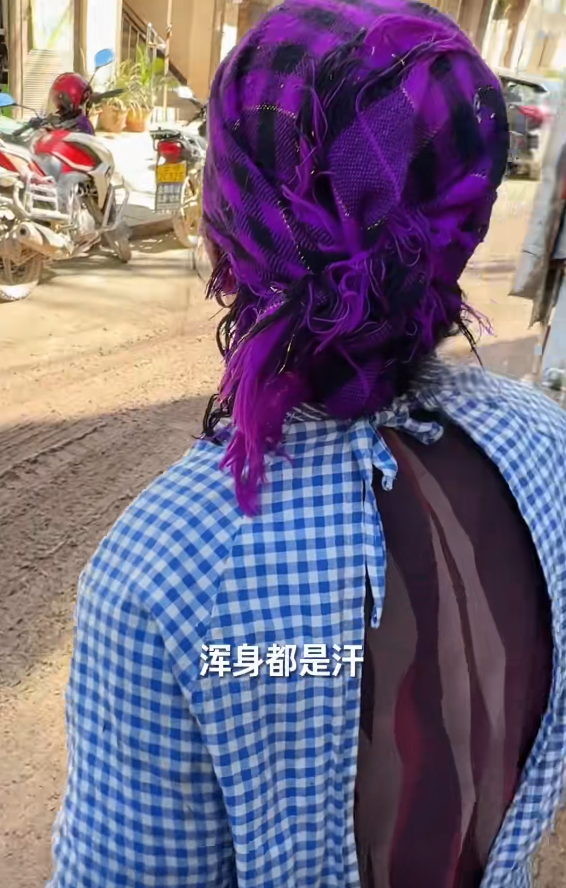 云南大姨被蜜蜂狂蜇，满脸蜂刺求助，过路司机惊呆，网友直呼惊险