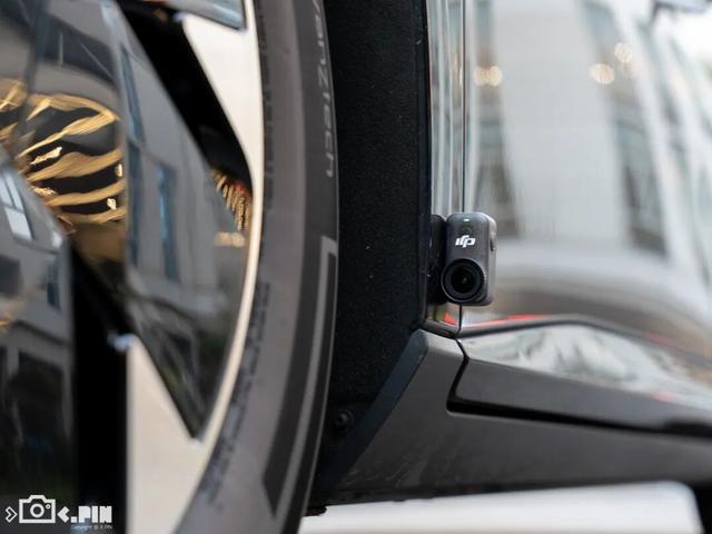 大疆出了款一千多的拇指相机，跟友商玩起了贴身肉搏？