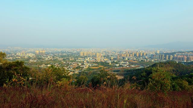 梅城西郊发现俯瞰梅城的最佳景点，一眼可见皇家名典金沙湾千佛塔