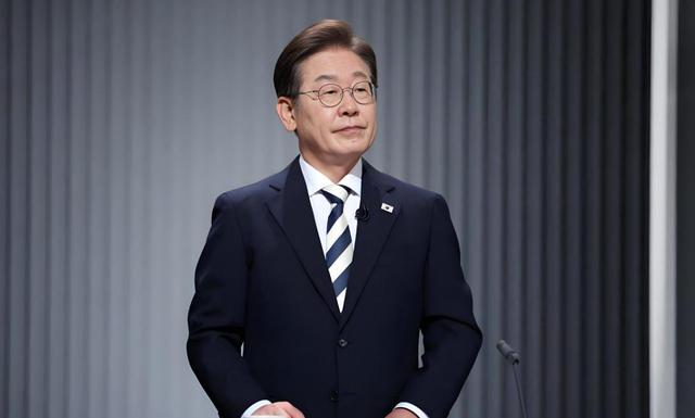 中方不必留座，李在明9月行程要凉，王毅挂断电话，送韩国一句话