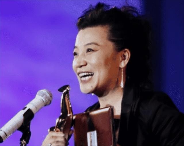 饭喂嘴里都不会吃, 和王为念离婚、艺名被收的小香玉, 终是自讨苦吃