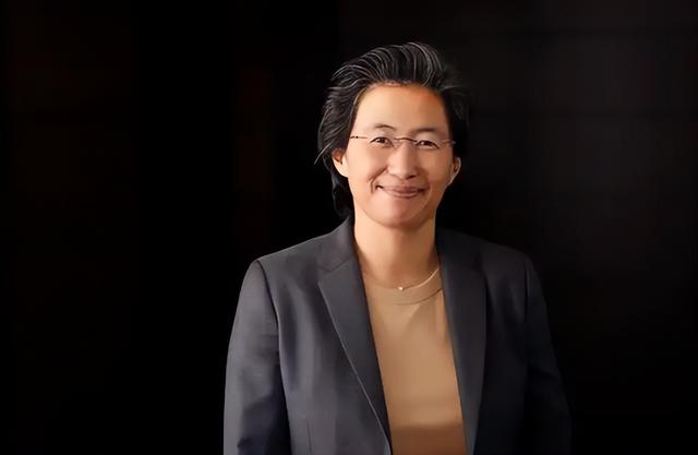 年薪4亿！美国芯片女王居然是中国人，在中国最艰难时她站了出来