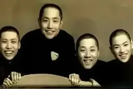 1942年，常连安与他的儿子常宝堃、常宝霖、常宝霆、常宝华在北京图片