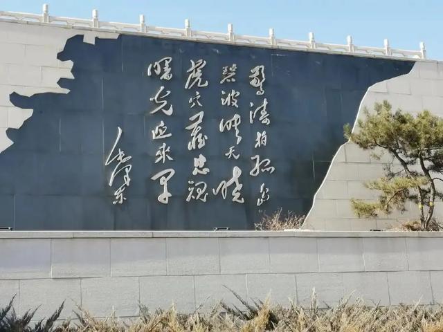 凭吊北京西山无名英雄纪念广场