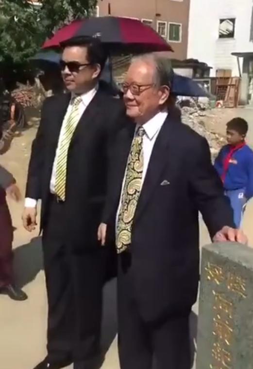 向府治丧！香港各路大佬现身，向佐向太出席，千人相送警戒森严