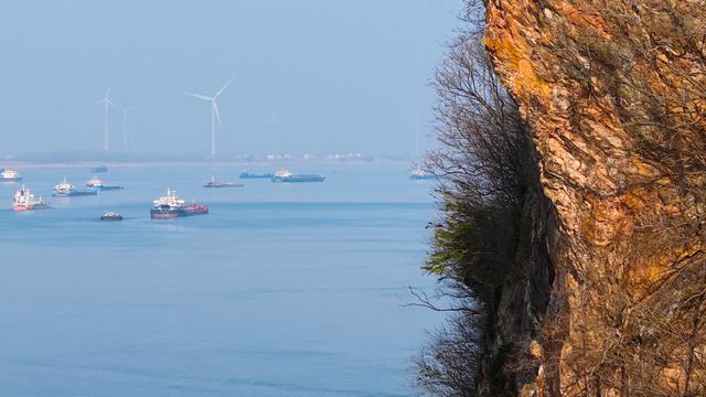 中流砥柱锁吴楚：登小孤山览六朝帝王文采风流