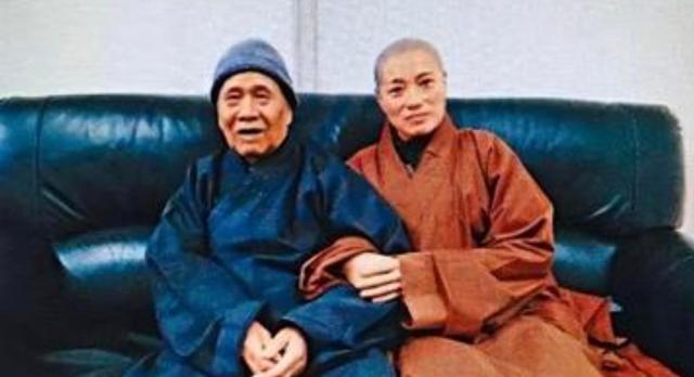 “风流尼姑”释智定落网，白天穿僧袍念经，晚上与和尚醉生梦死！