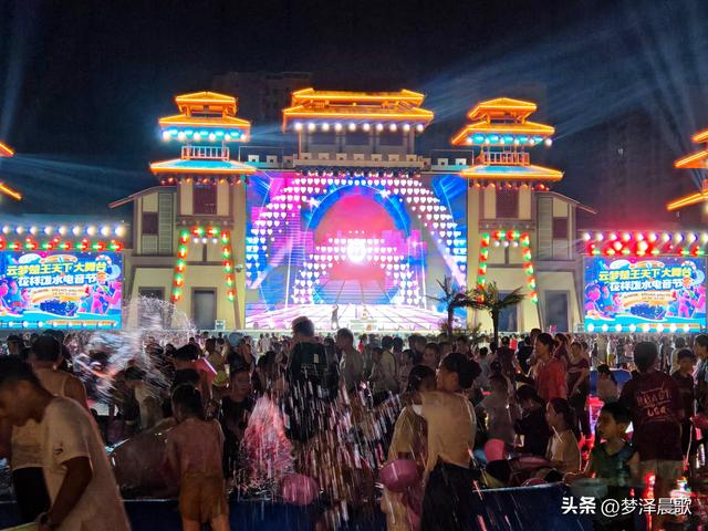 湖北：云梦举办首届花样泼水电音节