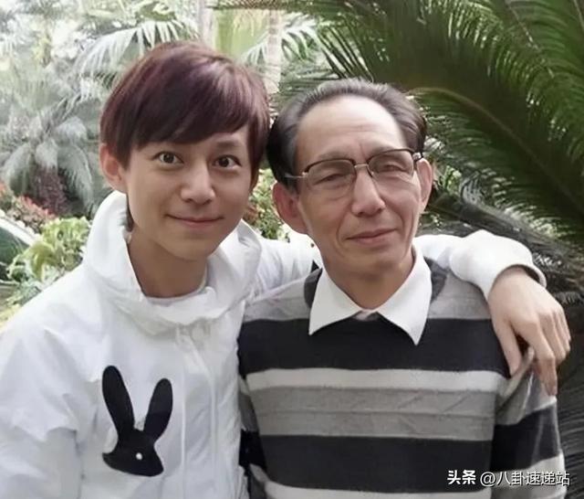 51岁的何炅被保姆起诉，无儿无女，节目停播，还是走到这一步