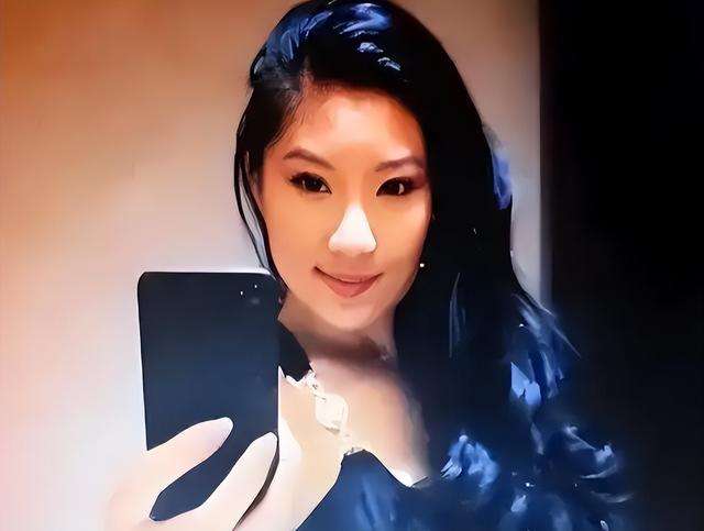 被谢贤养了12年，用青春换来2000万的Coco，已经走上了另一条道路