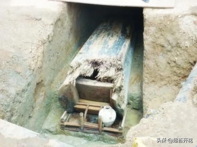 无锡名校拆迁挖出古墓