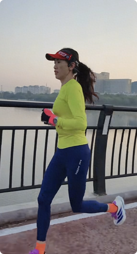 山东跑友张素梅车祸去世，月跑量300多公里，开奔驰，颜值身材好