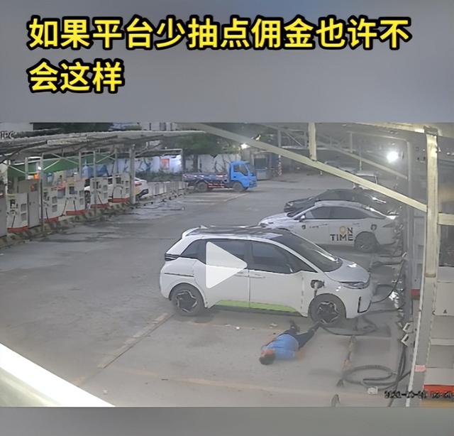 网约车司机清晨猝死车内	，滴滴火箭回应：未接单不赔！家属崩溃质问：他不是在上班吗？