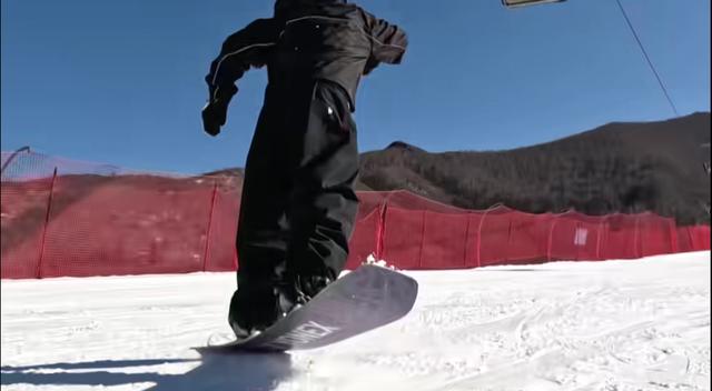 《脚痒就开板！雪友必看：北京这个雪场开春滑雪有多爽？》