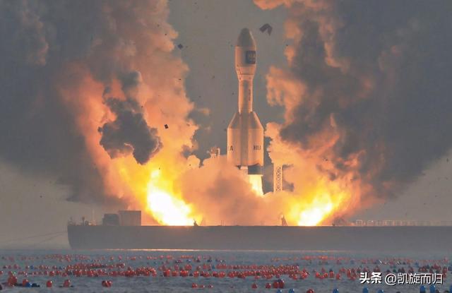 拒当“大力飞砖”！600 吨推力不蛮干，海上发射硬实力曝光！