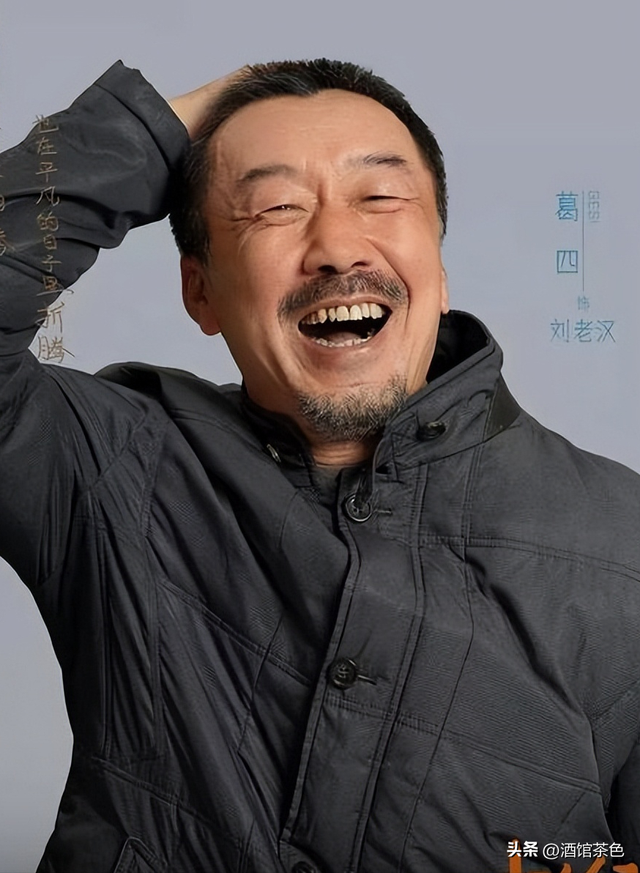 终于熬出头！出道19年没火，如今演《老舅》红了，儿子也为他争光