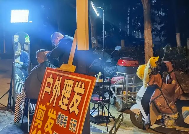 理发店迎来“倒闭潮”！明明没有电商冲击，为啥把自己逼上绝路？