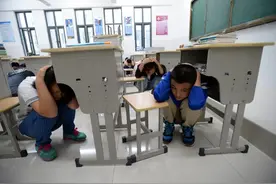 课堂上学生故意捣乱，我就用这方法直接让他后悔！图片