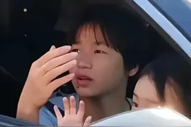 全红婵含泪归队，国家队开车来接，十分气派！评论区炸锅了！图片