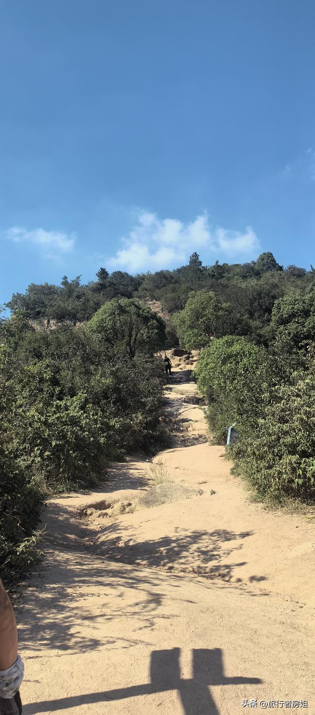 苏州大焦山不高的山峰却走出惊险之感，拍出了大片之作