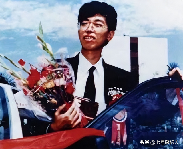 2023年，营销天才再出山，赚完老人钱，这次手伸向00后，狠赚百亿