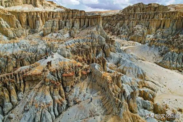 惊呆！西藏这个地方，一到秋天就美炸了！