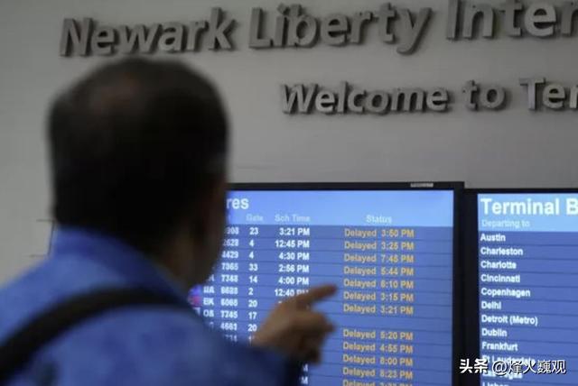 政府关门35天终于酿成大祸？一架波音飞机撞向大楼，现场十分惨烈