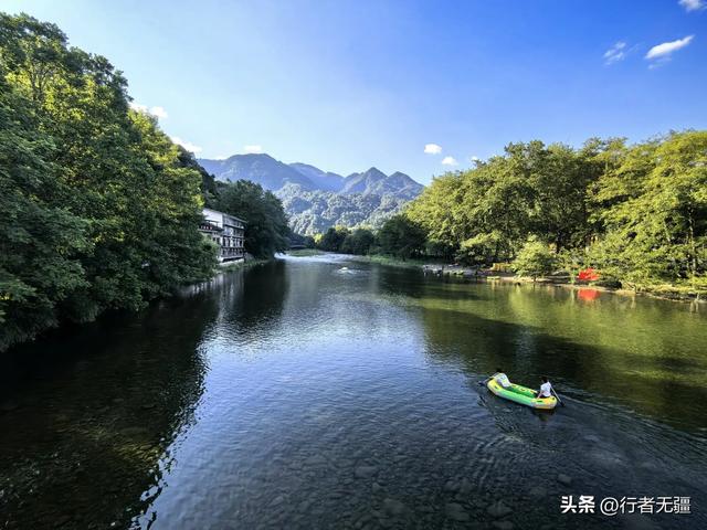 梵净山下寨沙行：八月午后的吊桥与侗家烟火