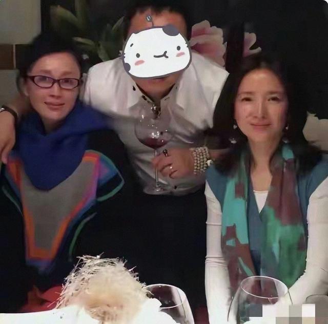 “古典佳人”何晴离世，前夫许亚军已前往海外，儿子许何才24岁