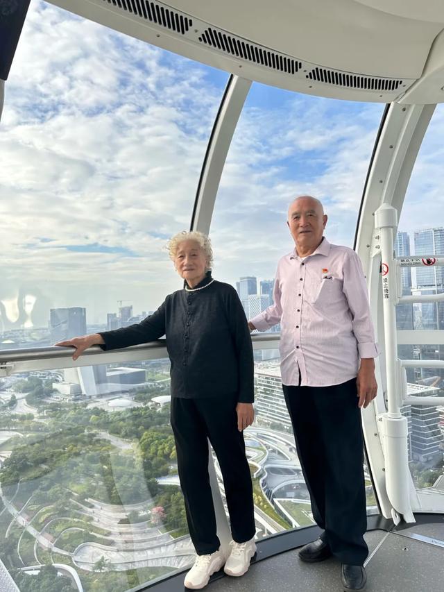 九旬夫妇自驾21年游中国，网友：超飒