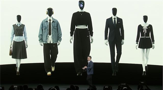 会走猫步！小鹏发布新一代人形机器人IRON：用上全固态电池