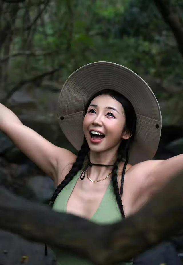 “中国卡戴珊”张曼源，身材丰满性感，凹凸有致，展现不一样的美