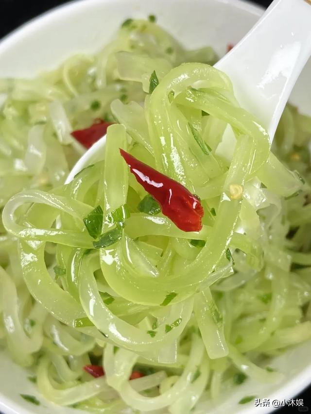 失眠睡不好，建议多吃5种食物！一吃养心、二吃安睡、三吃气色好