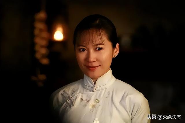 至今未婚未育，身边却有男人陪了近 20 年！54岁的她才是人间清醒