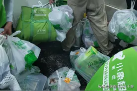 众包仔接到小象超市的订单，几张照片带你领略一下驻店骑手的状态图片