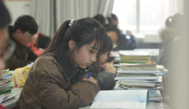 远离造神陷阱	，官媒揭开冰窟救人后李佳婷现状，令人担心的事发生