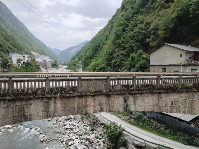 穿行巴山大峡谷，跨越川渝省界（宣汉-城口）