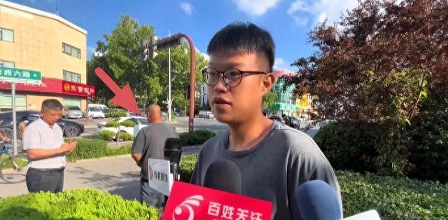 破案了！姜润泽法院接受采访，身后大叔形影不离，网友：生父？