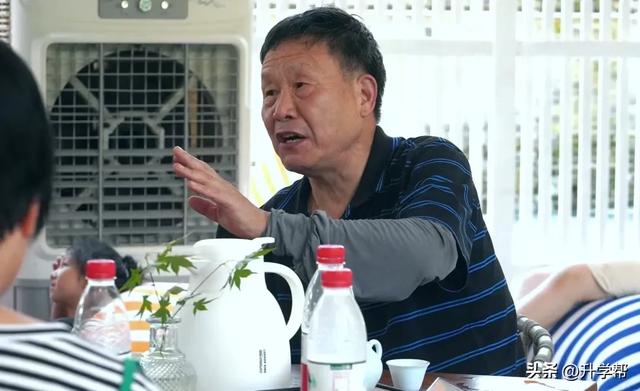 成都邛崃：30多名诗人徒步乾龙湖，纵情书写桑园秀美山川