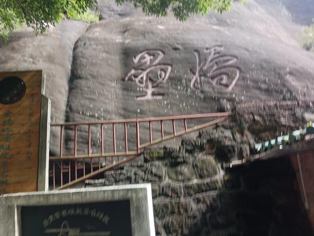 一睹金鸡岭,十年不看山?