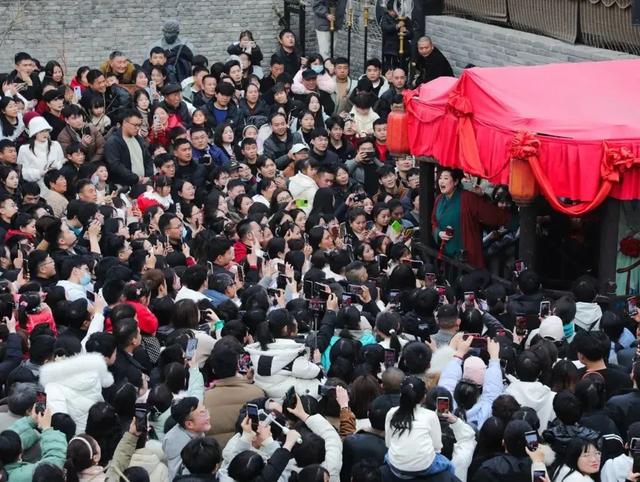 日均客流5.6万,游客力挺门票涨价,万岁山武侠城凭什么
