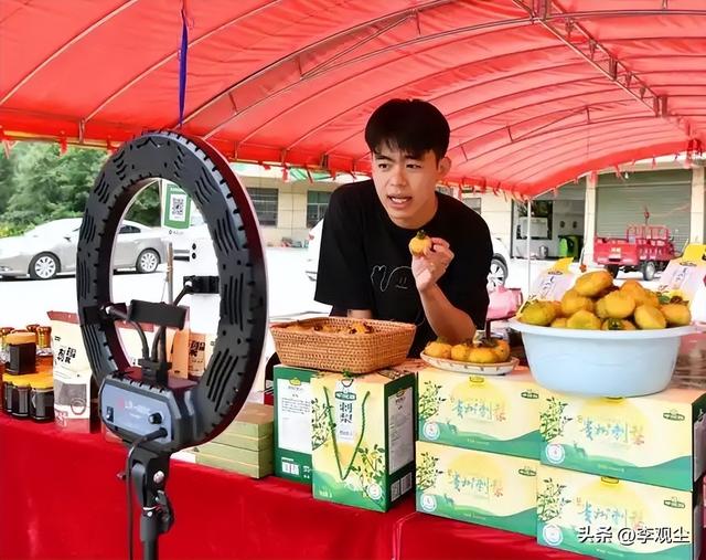 顶流网红接连塌房，嘲讽网友、品牌质量低下，一个比一个没底线