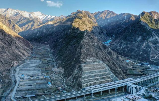 20分钟穿越天山！中国最长隧道即将通车，新疆自驾游迎来黄金时代