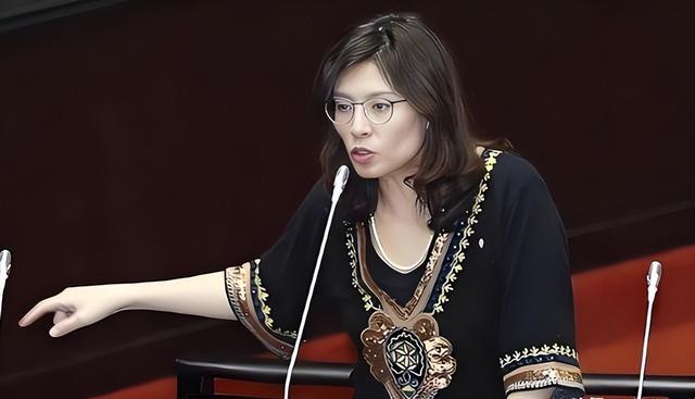 郑丽文不装了？国台办回应武统后	，郑丽文宣称：绝不放弃武力保台