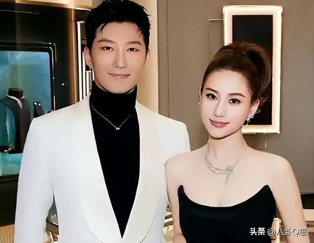 婚变传闻仅5天，刘强东"坦白"没自信，章泽天状态好到和男星看展