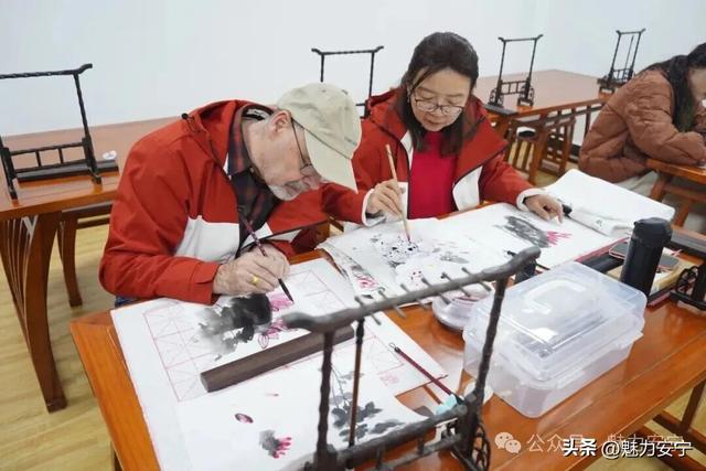 连然引力：吸引世界旅人的小城密码