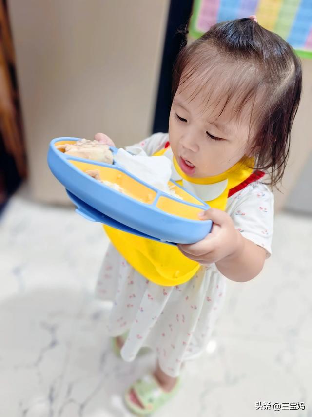 给宝宝买了个小马桶，第二天惊喜就来了，分享我的佛系如厕训练法